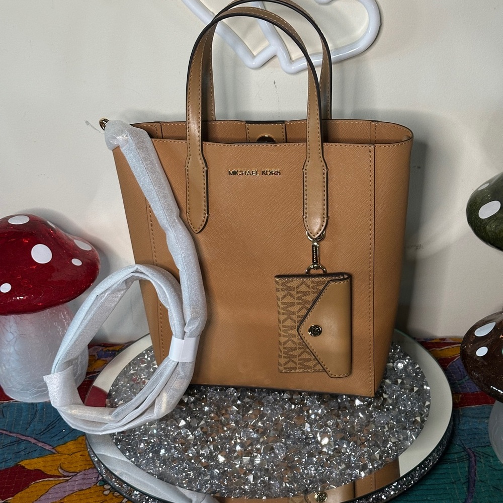 NWT - Michael Kors Vincent Small Saffiano Leather Crossbody Retail $448.00